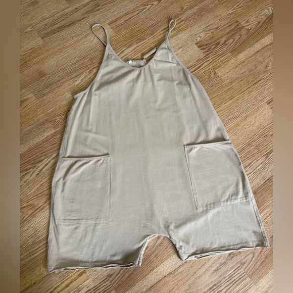 Tan Sleeveless Oversized Jumpsuit with Pockets - Picture 6 of 6